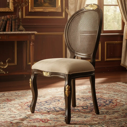 Cadeira Medalhão IV Entalhada com Tela - Verniz Capuccino e Detalhes Dourados + Cores